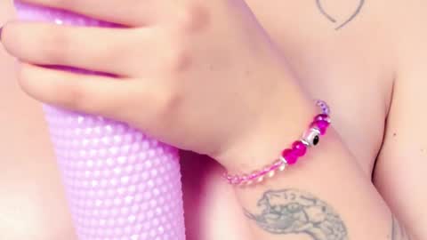 Mia online show from February 20, 2026, 6:26 am