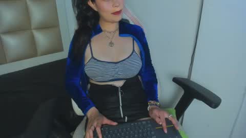 Mia online show from April 25, 2026, 8:17 am