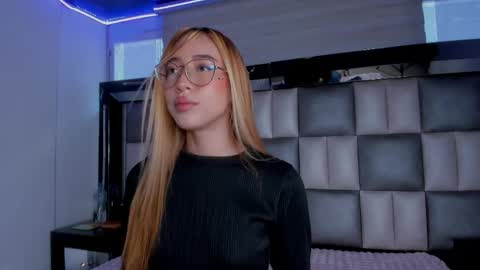 Mia online show from May 12, 2026, 1:08 pm