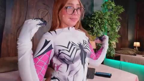 miia_sttone online show from June 25, 2026, 4:44 pm
