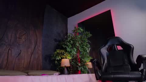 miia_sttone online show from July 28, 2026, 6:20 pm