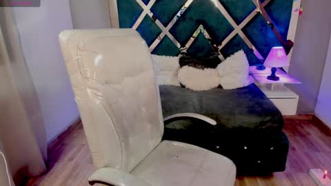 M I I A     online show from December 10, 2024, 1:11 am