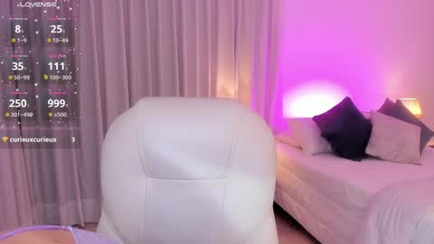 Mia online show from December 3, 2024, 3:30 am
