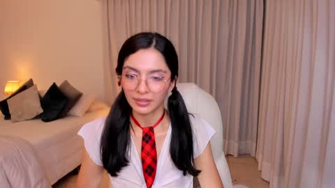 Mia online show from December 13, 2024, 6:53 am