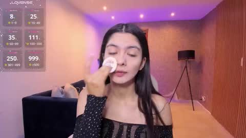 Mia online show from November 4, 2025, 11:09 am