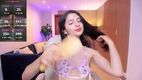 Mia online show from December 20, 2025, 11:06 am