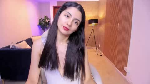 Mia online show from December 22, 2025, 11:07 am