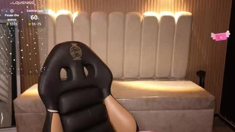 miiaa_evans1 online show from November 28, 2025, 7:38 pm