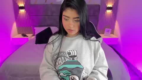 Miah Room  online show from September 23, 2025, 6:16 am