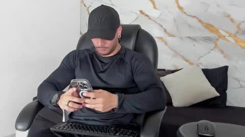 Snapshot of miike_stone1 chatting on September 10, 2025, 1:00 pm Daniel online show from September 10, 2025, 1:00 pm