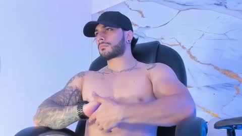 Snapshot of miike_stone1 chatting on September 29, 2025, 12:54 pm Daniel online show from September 29, 2025, 12:54 pm