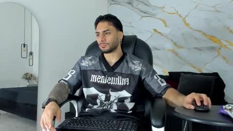 Snapshot of miike_stone1 chatting on October 15, 2025, 1:11 pm Daniel online show from October 15, 2025, 1:11 pm