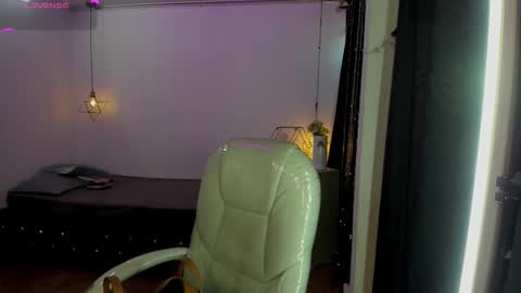 Snapshot of miiss_greyy chatting on September 21, 2025, 12:07 pm miiss_greyy online show from September 21, 2025, 12:07 pm