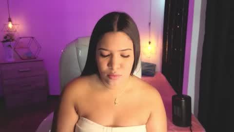 Snapshot of miiss_greyy chatting on October 25, 2025, 12:13 pm miiss_greyy online show from October 25, 2025, 12:13 pm