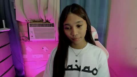 Snapshot of mika_cora chatting on March 8, 2026, 5:39 pm MIKA online show from March 8, 2026, 5:39 pm