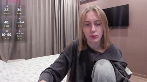 Mika online show from November 7, 2025, 10:43 pm