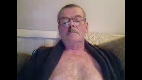 Snapshot of mikael42 chatting on February 15, 2026, 7:32 pm mikael42 online show from February 15, 2026, 7:32 pm