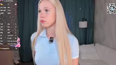 Angel girl online show from April 22, 2026, 8:43 pm