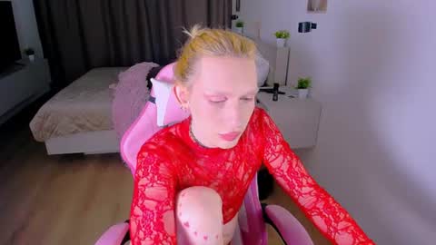Snapshot of mikaella_nicole chatting on July 6, 2026, 5:37 pm mikaella_nicole online show from July 6, 2026, 5:37 pm