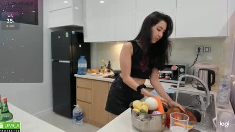 Snapshot of mikakimura chatting on February 18, 2025, 3:43 pm Miko now i live in Vietnam online show from February 18, 2025, 3:43 pm