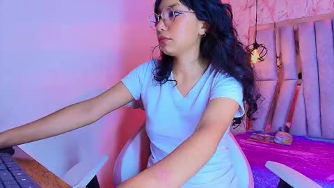 mikaneko_ online show from February 3, 2026, 9:31 pm