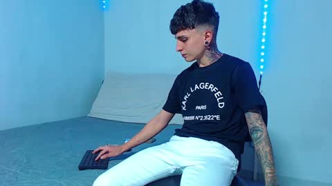 Mike IMDEPENDIENT MODEL online show from December 31, 2024, 11:49 pm