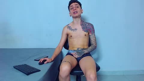 Mike IMDEPENDIENT MODEL online show from April 26, 2026, 2:37 pm