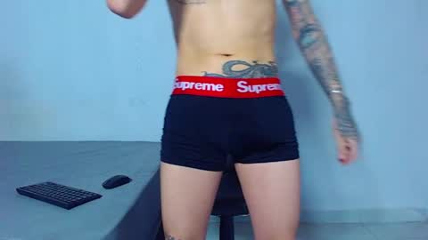 Mike IMDEPENDIENT MODEL online show from April 30, 2026, 2:12 pm
