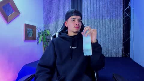 Mike 0233 online show from January 18, 2026, 4:16 am