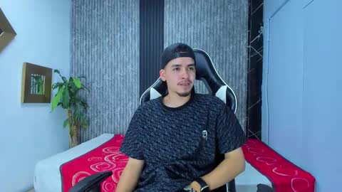 Mike 0233 online show from February 3, 2026, 3:37 am