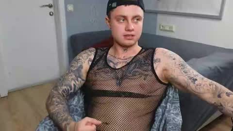 Snapshot of mike___magic chatting on March 12, 2025, 1:40 pm Mike Magic online show from March 12, 2025, 1:40 pm