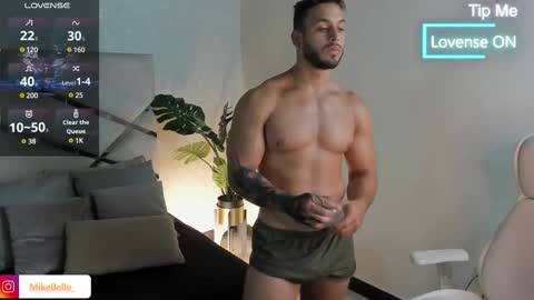 Snapshot of mike_belle chatting on February 13, 2025, 11:58 pm Mike Belle online show from February 13, 2025, 11:58 pm
