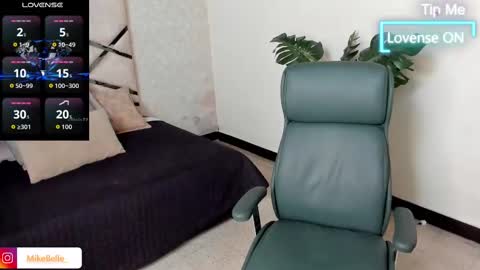 Snapshot of mike_belle chatting on September 25, 2025, 8:01 pm Mike Belle online show from September 25, 2025, 8:01 pm