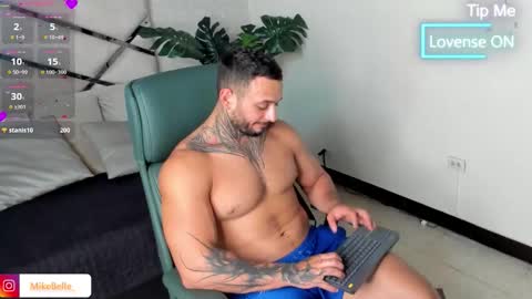 Snapshot of mike_belle chatting on October 2, 2025, 8:27 pm Mike Belle online show from October 2, 2025, 8:27 pm