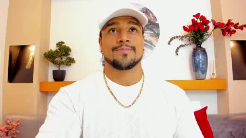 Snapshot of mike_estevess chatting on December 5, 2024, 11:07 pm   online show from December 5, 2024, 11:07 pm