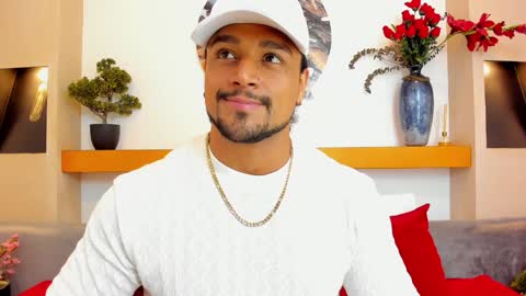 Snapshot of mike_estevess chatting on December 6, 2024, 5:53 am   online show from December 6, 2024, 5:53 am