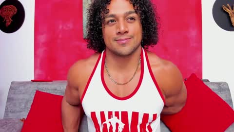 Snapshot of mike_estevess chatting on December 19, 2024, 10:56 am   online show from December 19, 2024, 10:56 am