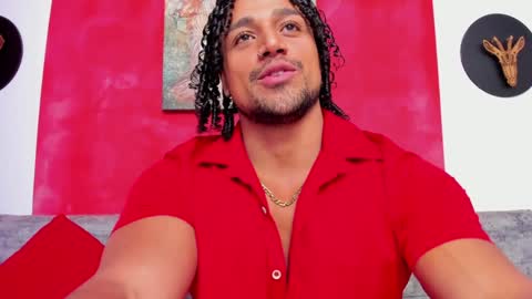 Snapshot of mike_estevess chatting on December 28, 2024, 7:33 am   online show from December 28, 2024, 7:33 am