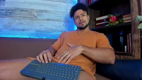 Snapshot of mike_estevess chatting on March 7, 2025, 9:51 am   online show from March 7, 2025, 9:51 am