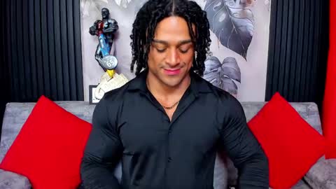 Snapshot of mike_estevess chatting on September 20, 2025, 2:23 am   online show from September 20, 2025, 2:23 am