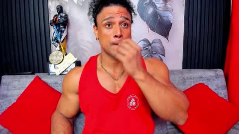 Snapshot of mike_estevess chatting on October 6, 2025, 12:08 am   online show from October 6, 2025, 12:08 am