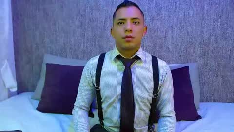 Snapshot of mike_fetiche chatting on October 28, 2025, 5:00 am mike_fetiche online show from October 28, 2025, 5:00 am