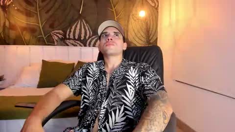 Snapshot of mike_montoya chatting on October 17, 2025, 11:29 pm Mike Montoya online show from October 17, 2025, 11:29 pm