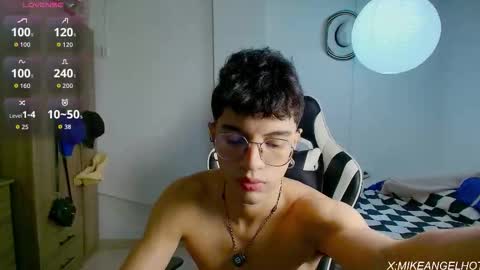 Snapshot of mike_pineapple chatting on March 29, 2026, 3:39 am Mike Pineapple online show from March 29, 2026, 3:39 am