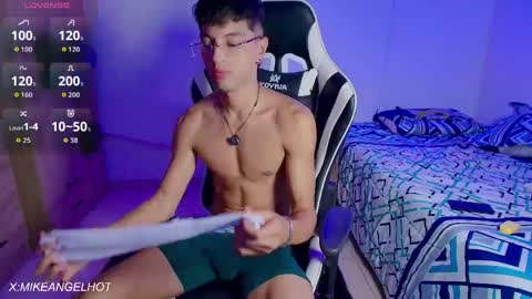 Snapshot of mike_pineapple chatting on April 21, 2026, 3:46 am Mike Pineapple online show from April 21, 2026, 3:46 am