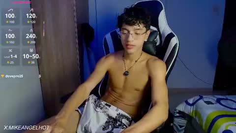 Snapshot of mike_pineapple chatting on June 27, 2026, 3:55 am Mike Pineapple online show from June 27, 2026, 3:55 am