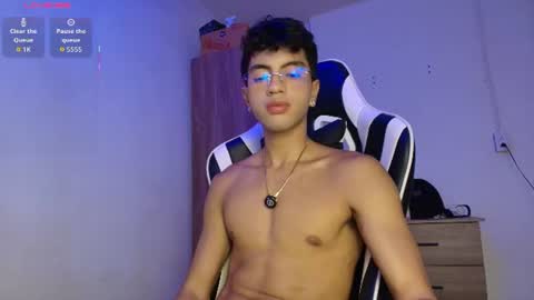 Snapshot of mike_pineapple chatting on July 13, 2026, 3:42 am Mike Pineapple online show from July 13, 2026, 3:42 am