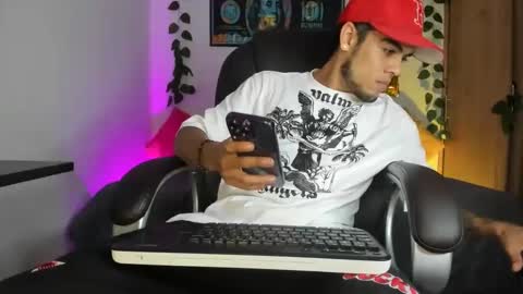 Snapshot of mikee_scooth chatting on December 3, 2024, 3:52 am mikee_scooth online show from December 3, 2024, 3:52 am