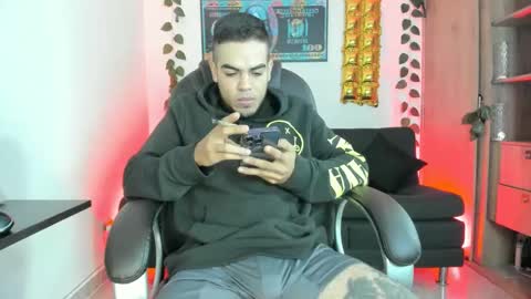 Snapshot of mikee_scooth chatting on December 28, 2024, 10:25 am mikee_scooth online show from December 28, 2024, 10:25 am