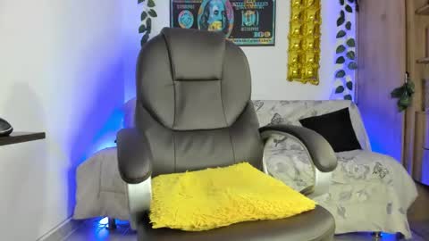 Snapshot of mikee_scooth chatting on January 20, 2025, 2:32 am mikee_scooth online show from January 20, 2025, 2:32 am